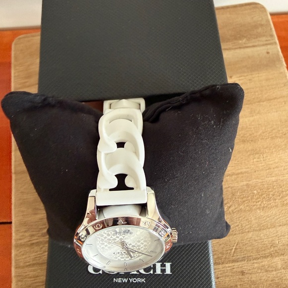 Coach Maddy Watch - Picture 3 of 8